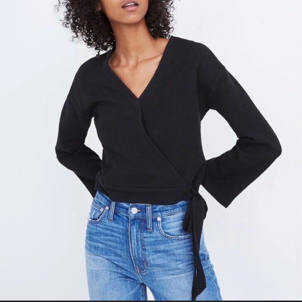 Texture and thread Black tie top size XXS